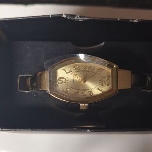 Elegant Gold Women's Bracelet Watch